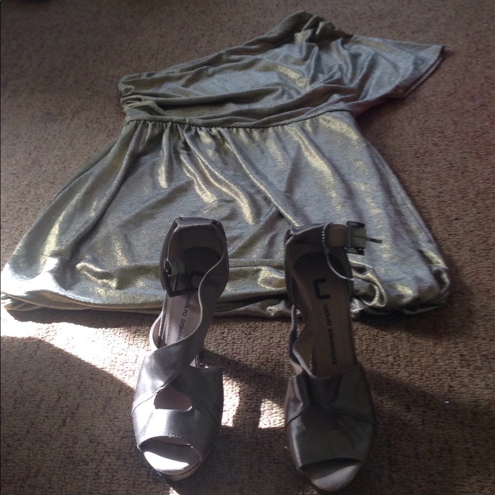 Off the shoulder Gold party dress.